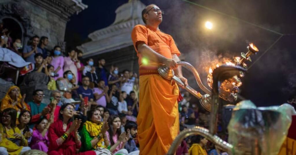 सनातन धर्म संकट में
