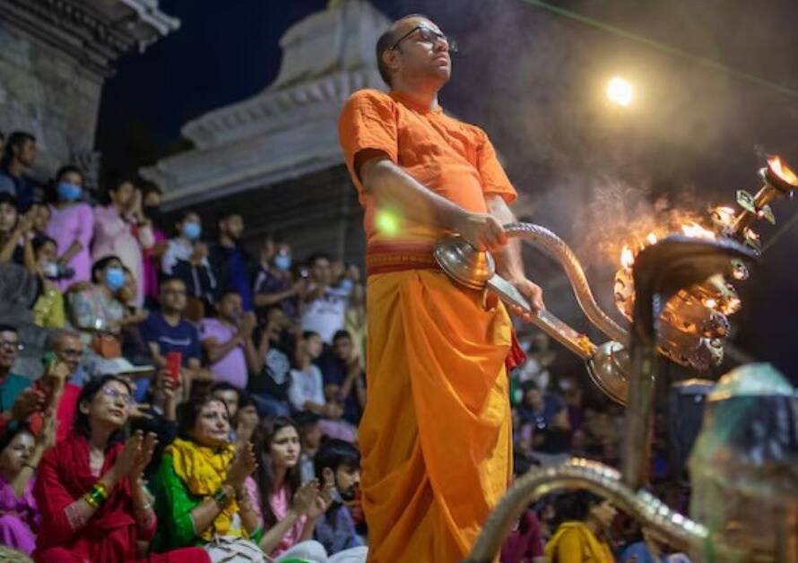 सनातन धर्म संकट में